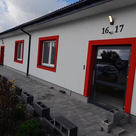 Czerwony Szafir Grodzisk Vandrarhem Grodzisk Mazowiecki Exteriör bild