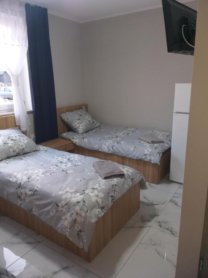 Czerwony Szafir Grodzisk Vandrarhem Grodzisk Mazowiecki Exteriör bild