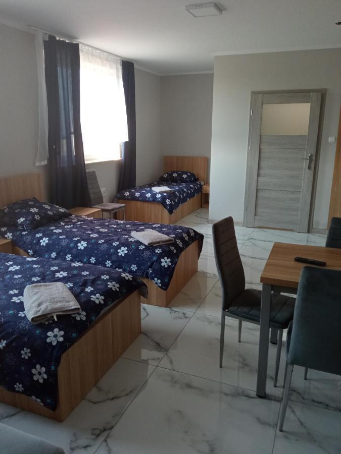 Czerwony Szafir Grodzisk Vandrarhem Grodzisk Mazowiecki Exteriör bild