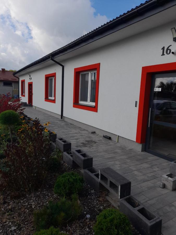 Czerwony Szafir Grodzisk Vandrarhem Grodzisk Mazowiecki Exteriör bild