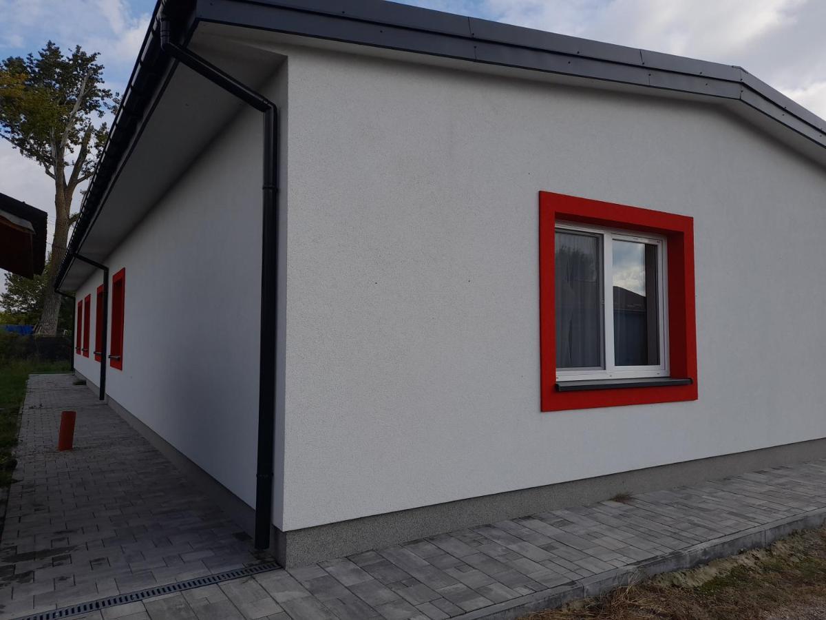 Czerwony Szafir Grodzisk Vandrarhem Grodzisk Mazowiecki Exteriör bild